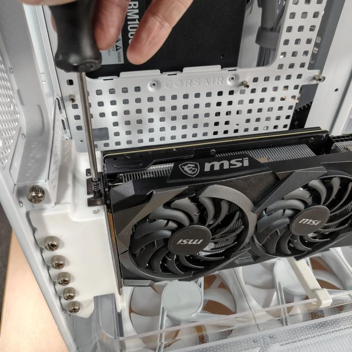 AIR 5400 3D mount screwing GPU into place