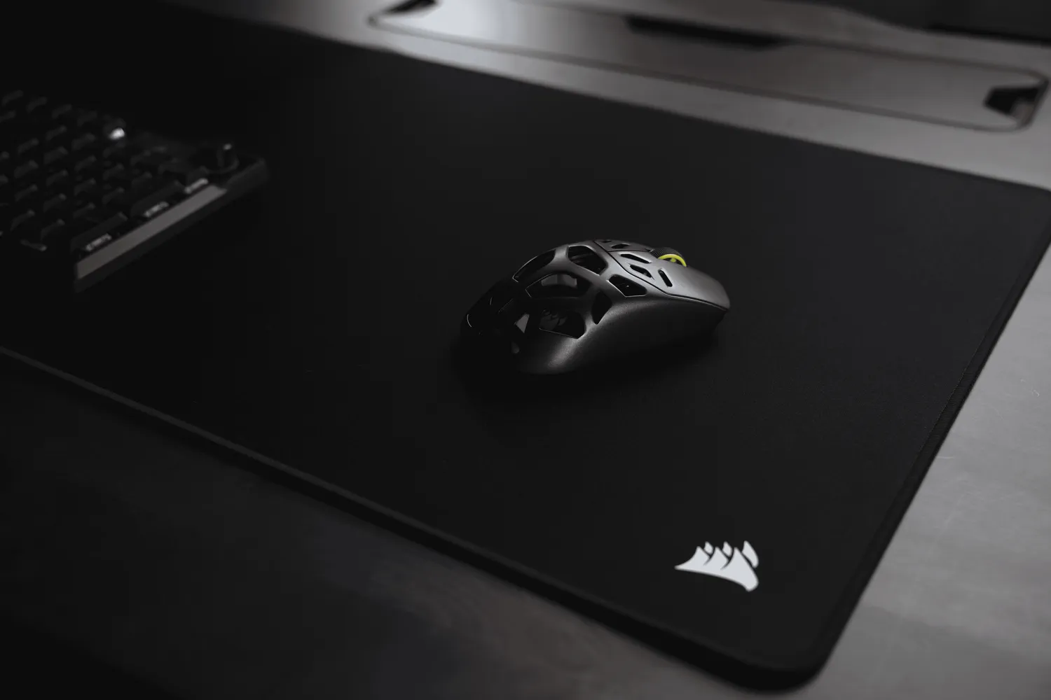 CORSAIR 3点セットゲーミングマウスパッドヘッドセットスタンド Black_03_Top-side_1.width-1500