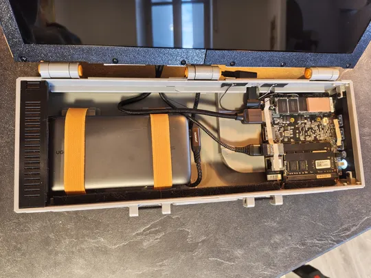 HACK-E_01_Inside