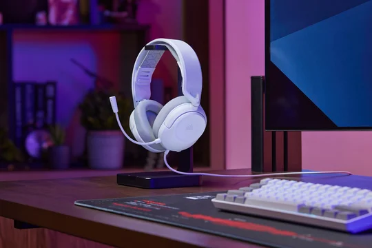 HS35 v3 Wired on a Stand