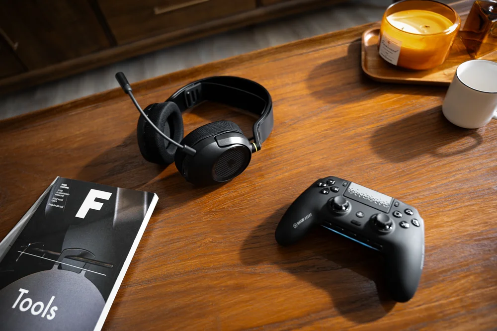HS35 v3 Wireless and a SCUF controller