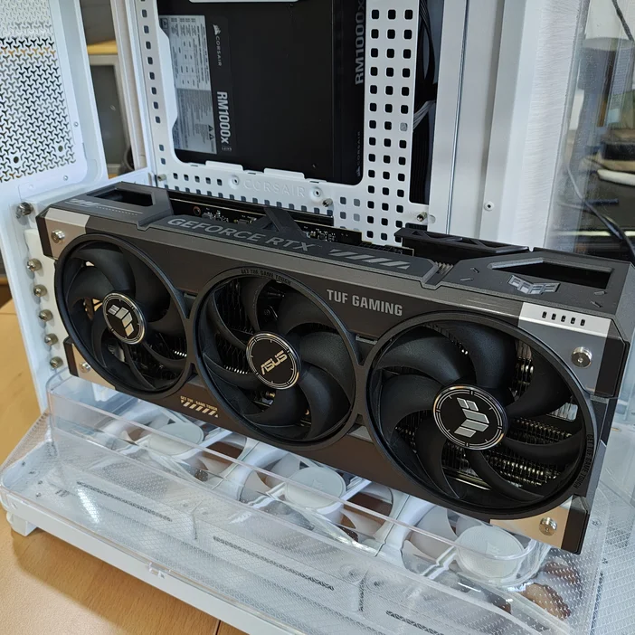 ASUS TUF 5080 suing the printed vertical GPU mount
