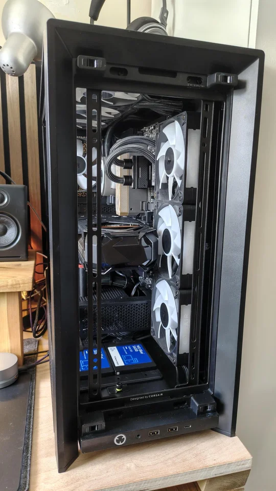 FRAME 4000D Xeneon edge front panel install