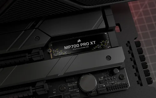 어떤 CORSAIR SSD에 DRAM 캐시가 탑재되어 있나요?